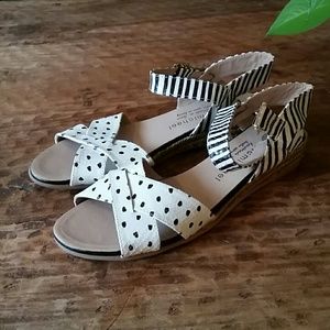 NWOT Black and White 🇪🇸 leather sandals